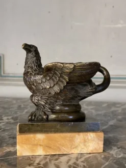 Aigle et serpent, encrier en bronze sur socle de marbre