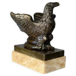 Aigle et serpent, encrier en bronze sur socle de marbre