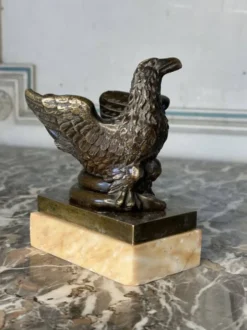Aigle et serpent, encrier en bronze sur socle de marbre