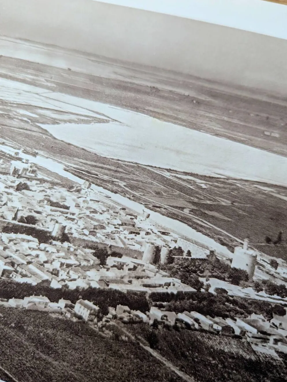 Aigues-Mortes, vintage, planche photo imprimée en 1935.