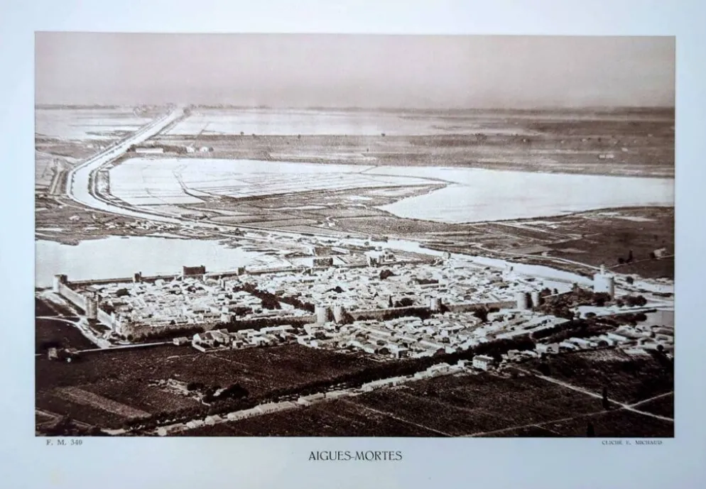 Aigues-Mortes, vintage, planche photo imprimée en 1935.