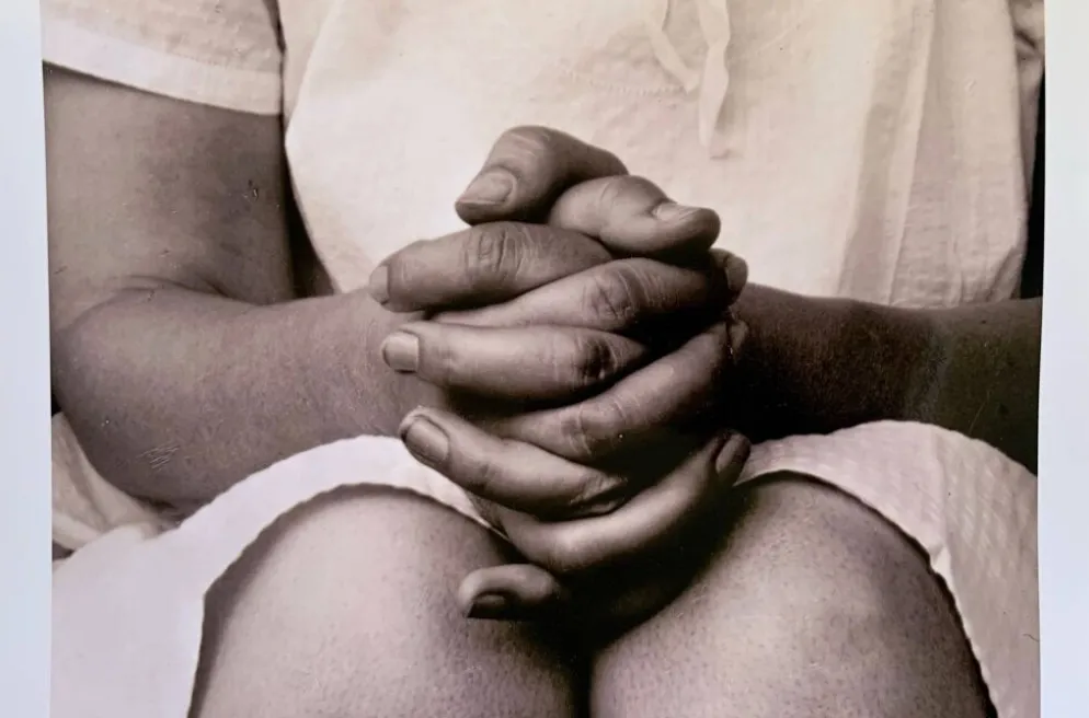 Alfred Stieglitz – Hands, 1933 L'élégance du geste en noir & blanc