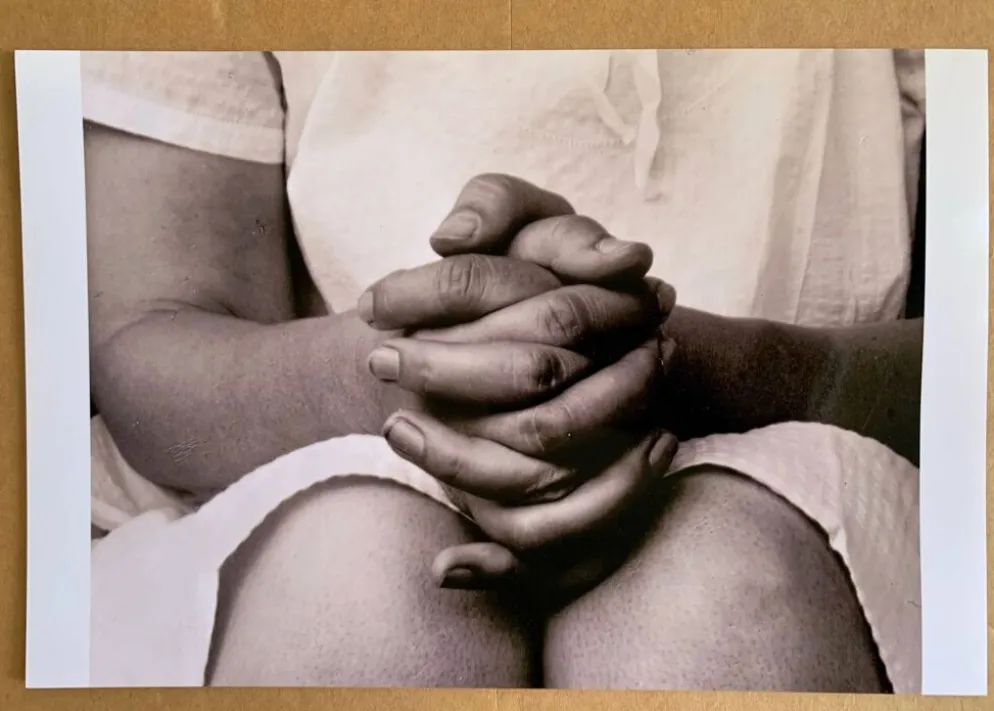 Alfred Stieglitz – Hands, 1933 L'élégance du geste en noir & blanc