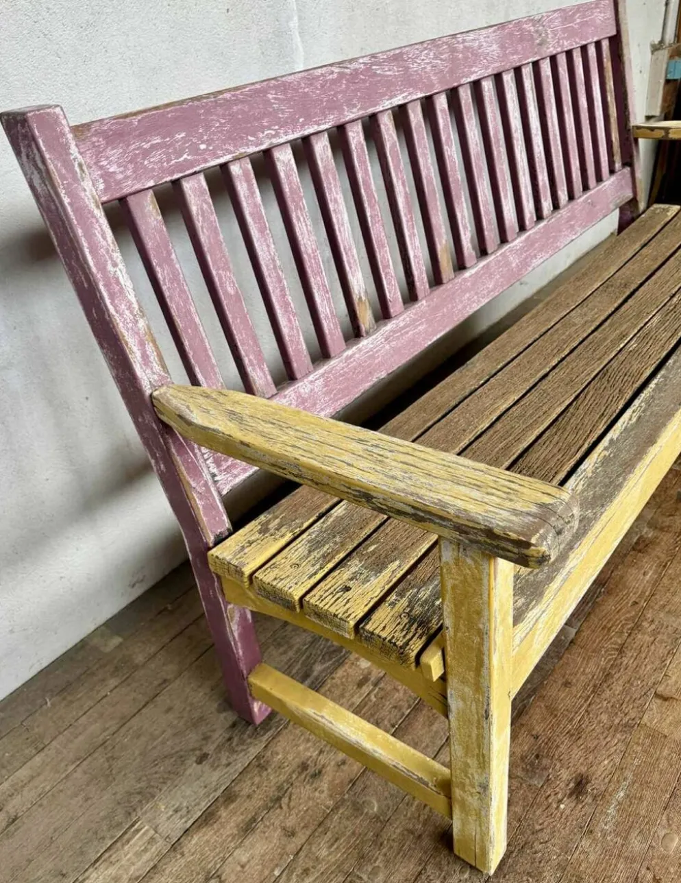 Ancien banc de bistrot à dossier en chêne