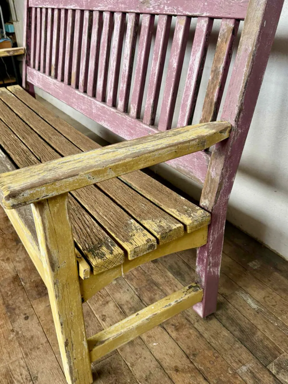 Ancien banc de bistrot à dossier en chêne