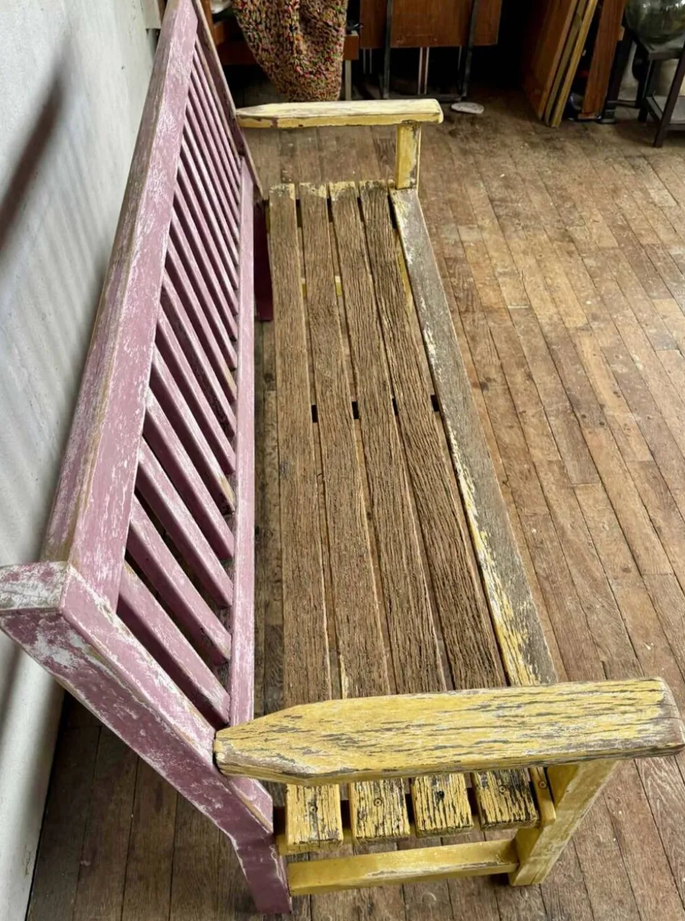 Ancien banc de bistrot à dossier en chêne