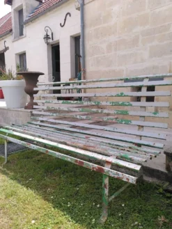 Ancien banc de jardin en métal