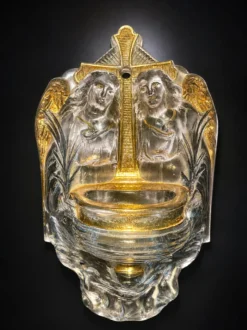 Ancien benitier mural en verre moulé décor anges