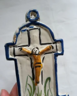 Ancien Bénitier en Faïence Croix émaillée