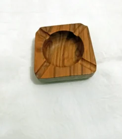 Ancien cendrier en bois d'olivier