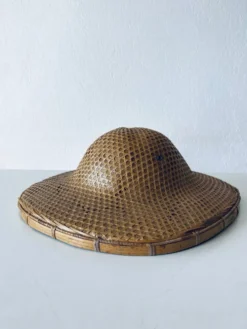 Ancien chapeau asiatique