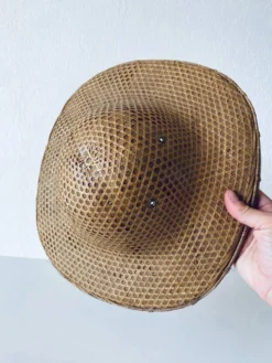 Ancien chapeau asiatique