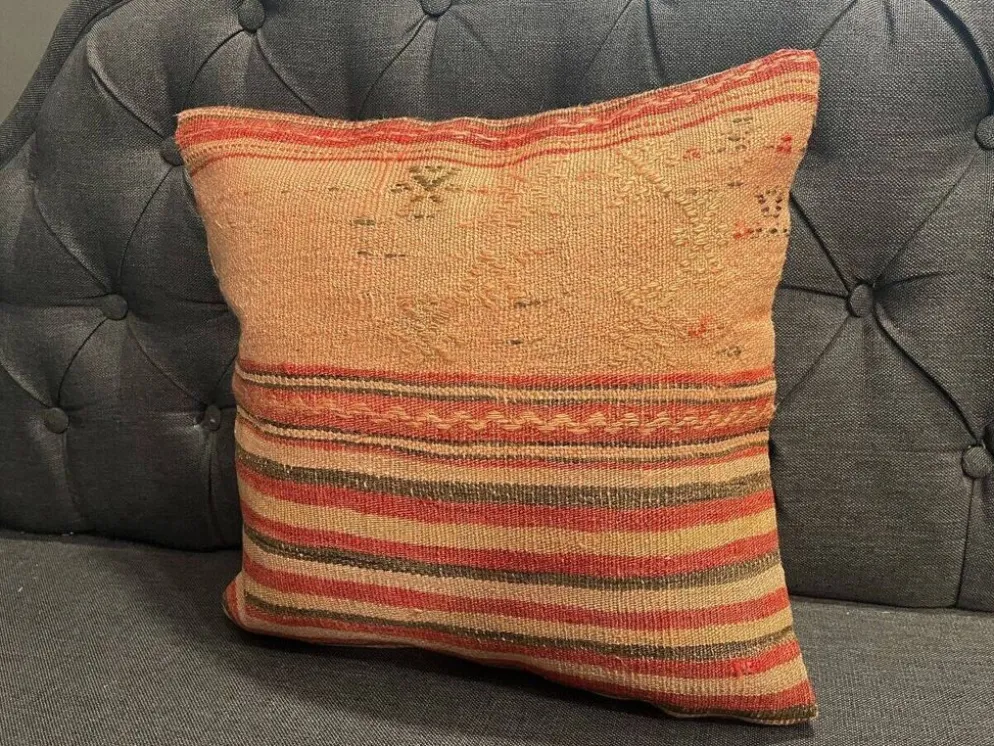 Ancien coussin rose authentique