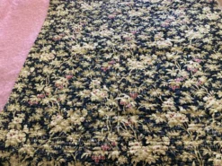 Ancien couvre lit boutis piqué à la main tissu floral 19 ème siècle