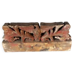 Ancien fragment d'une chariot en bois sculpté sicilien du XIXe siècle