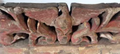 Ancien fragment d'une chariot en bois sculpté sicilien du XIXe siècle