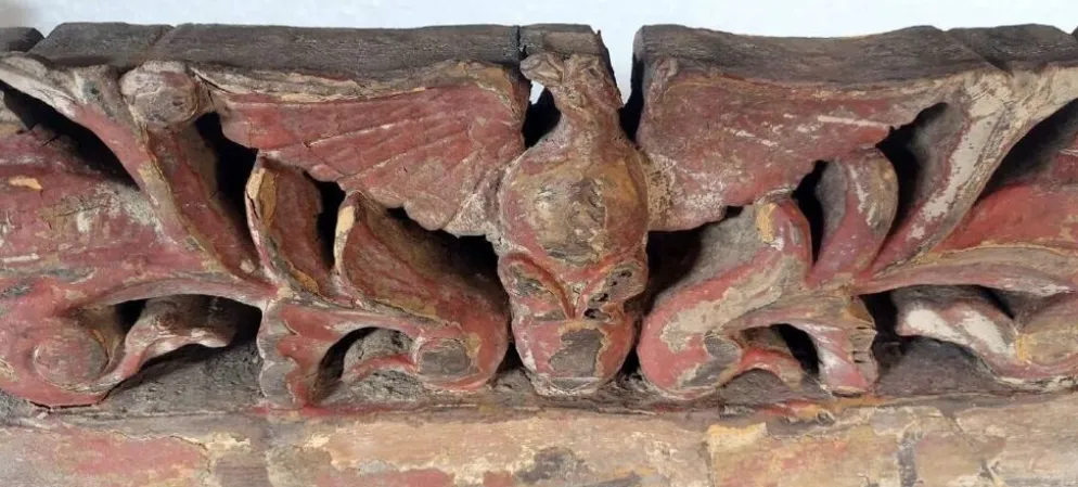 Ancien fragment d'une chariot en bois sculpté sicilien du XIXe siècle
