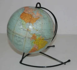 Ancien globe terrestre en carton Girard et Barrère années 50
