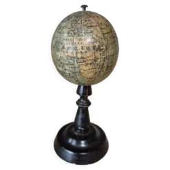 Ancien globe terrestre miniature