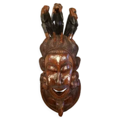Ancien grand masque mural africain en bois sculpté