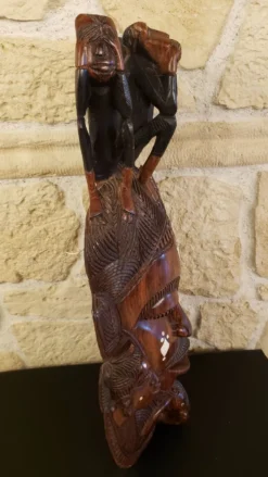 Ancien grand masque mural africain en bois sculpté