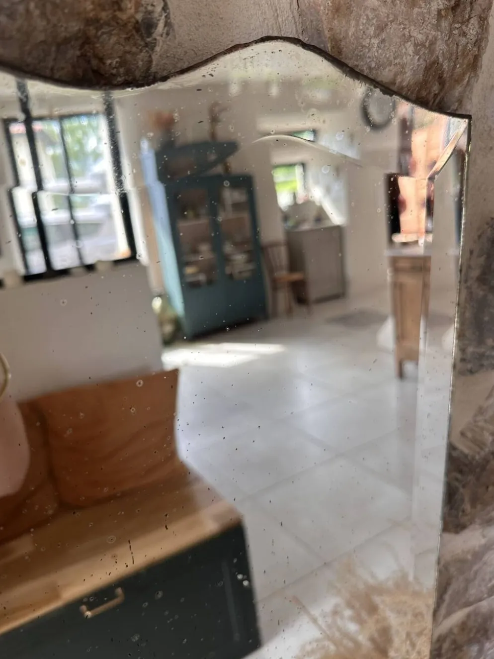 Ancien grand miroir biseauté sur pied
