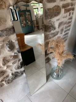 Ancien grand miroir biseauté sur pied