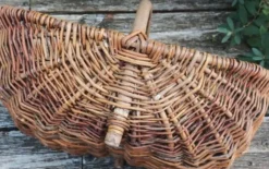 Ancien grand panier bourguignon en osier