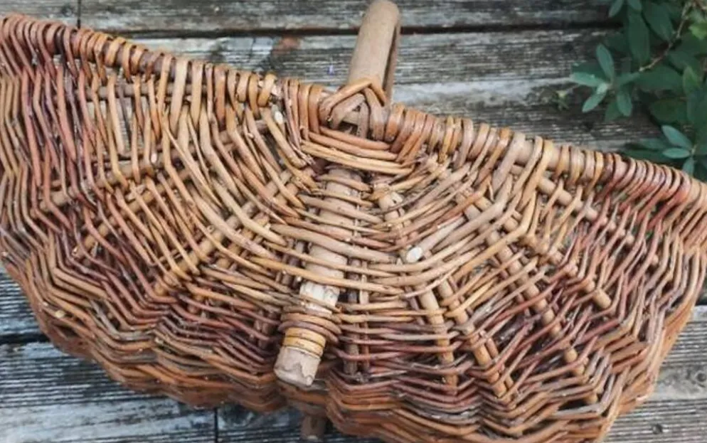 Ancien grand panier bourguignon en osier