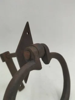Ancien heurtoir en fer forgé