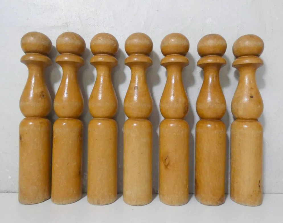 Ancien jeu de grandes quilles en bois