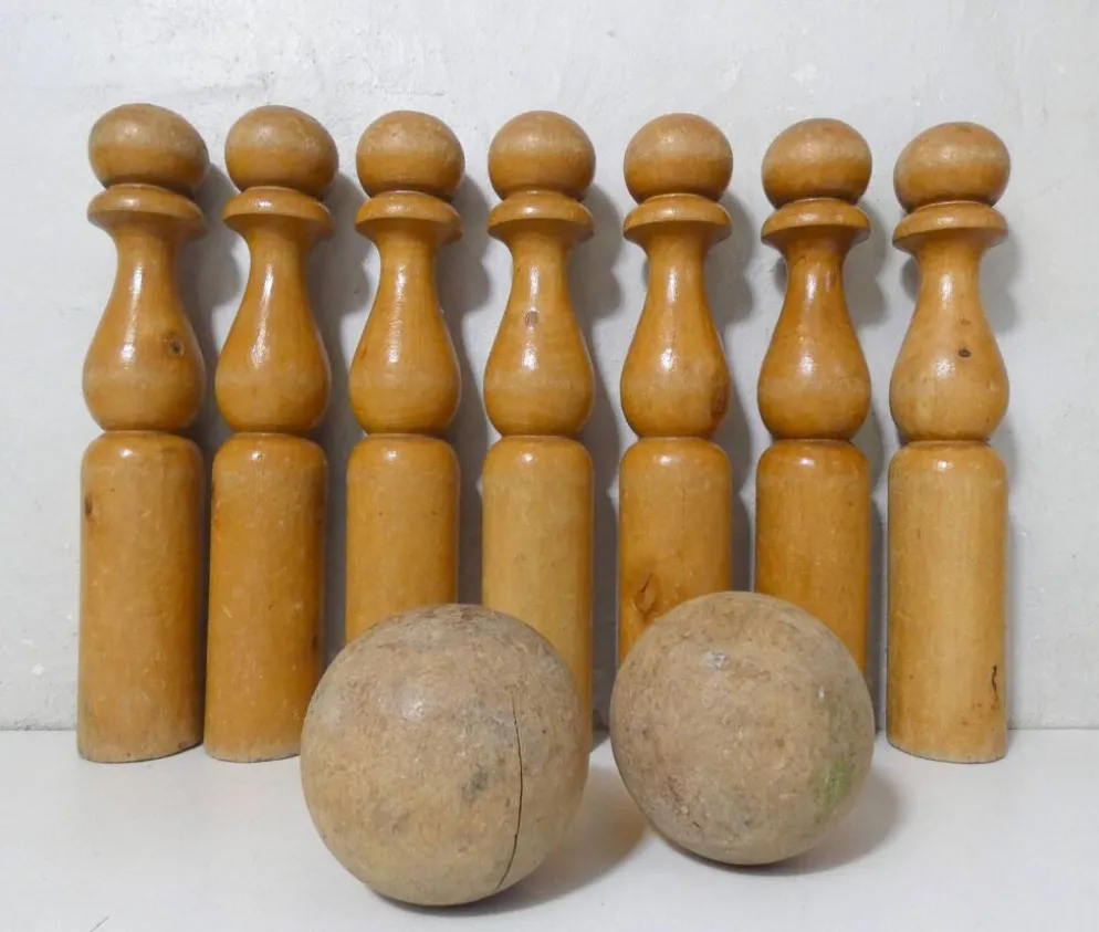 Ancien jeu de grandes quilles en bois
