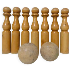 Ancien jeu de grandes quilles en bois