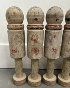Ancien jeu de 8 quilles en bois