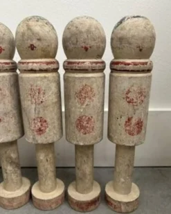 Ancien jeu de 8 quilles en bois