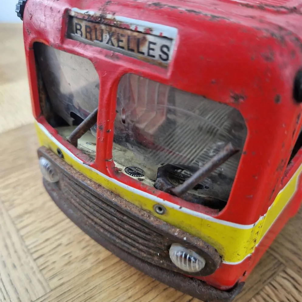 Ancien jouet – Bus Eurobus en tôle par Joustra