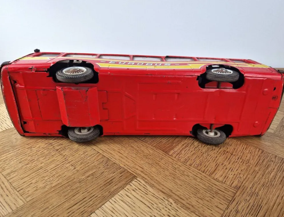Ancien jouet – Bus Eurobus en tôle par Joustra