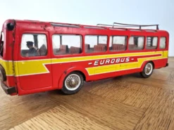 Ancien jouet – Bus Eurobus en tôle par Joustra