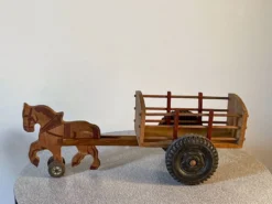 Ancien jouet en bois à tirer, attelage cheval et charrette, années 60