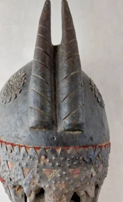 Ancien masque africain, en bois sculpté et plaques de métal, Marka Mali