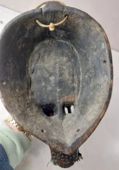 Ancien masque africain, en bois sculpté et plaques de métal, Marka Mali