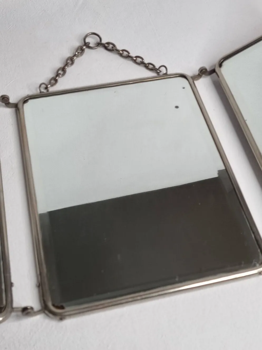 Ancien miroir de barbier triptyque, cadre métal et dos simili cuir 1930