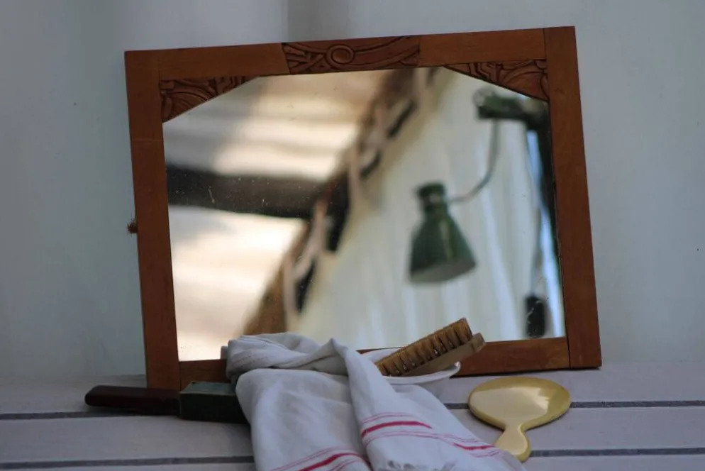 Ancien miroir en bois
