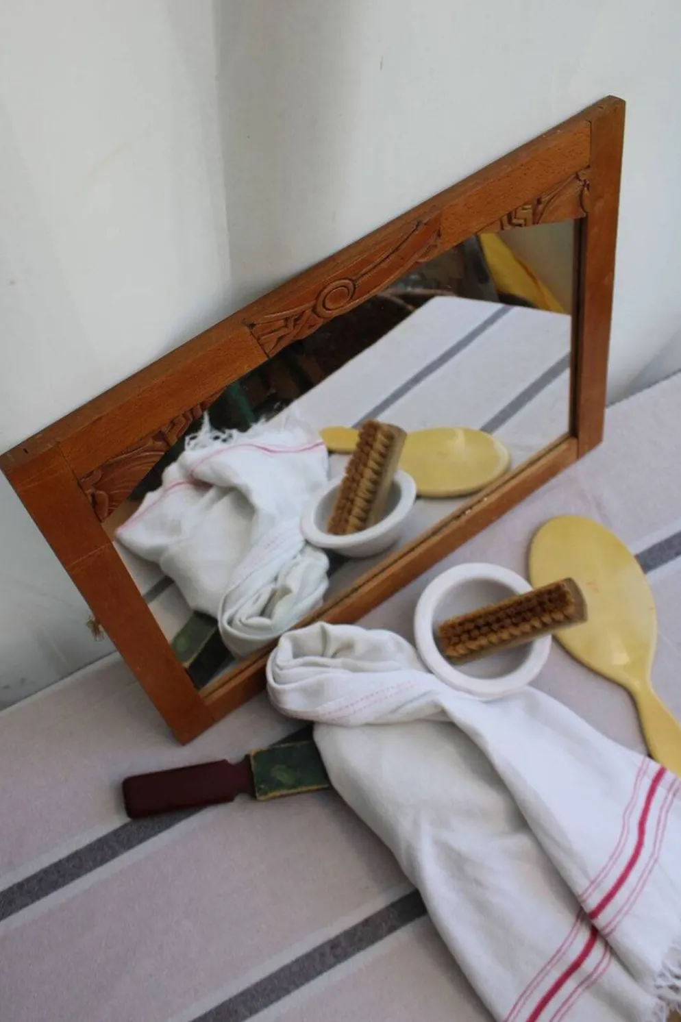 Ancien miroir en bois