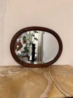 Ancien miroir ovale biseauté cadre en bois et décors bronze style Louis XVI
