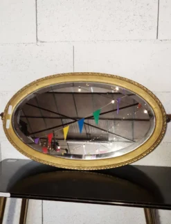 Ancien miroir ovale à parclose dorée ,c verre biseauté