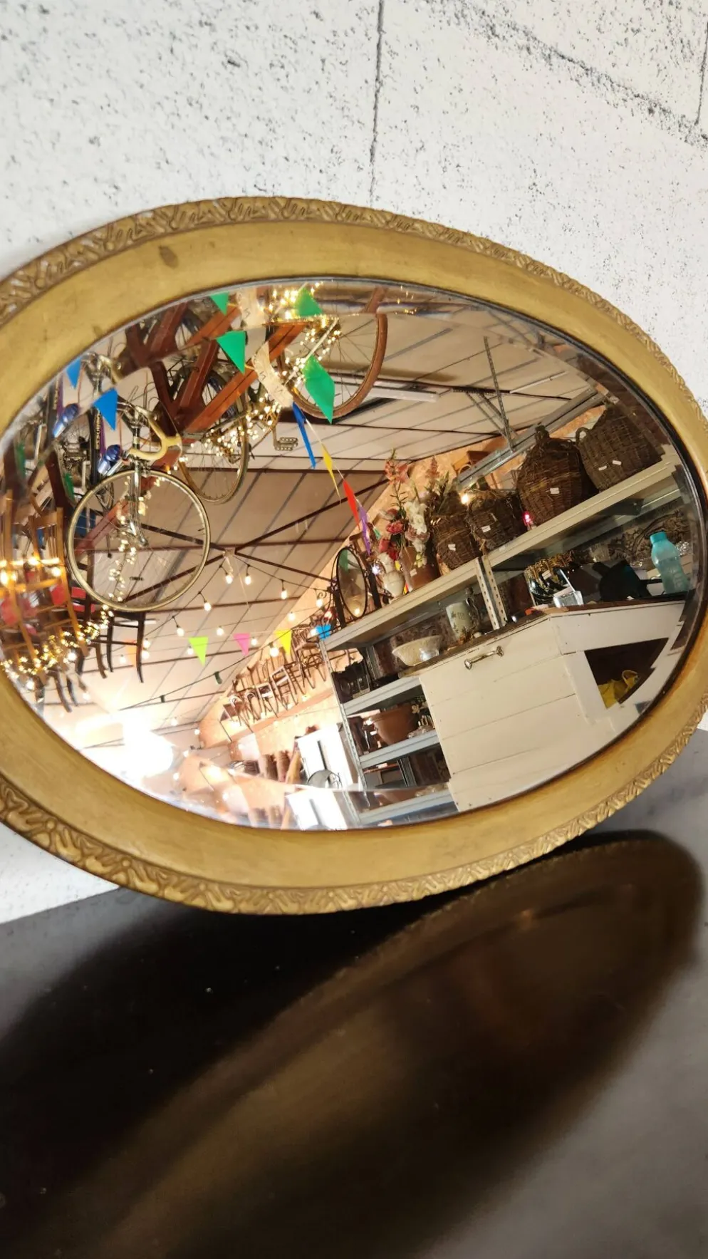 Ancien miroir ovale à parclose dorée ,c verre biseauté