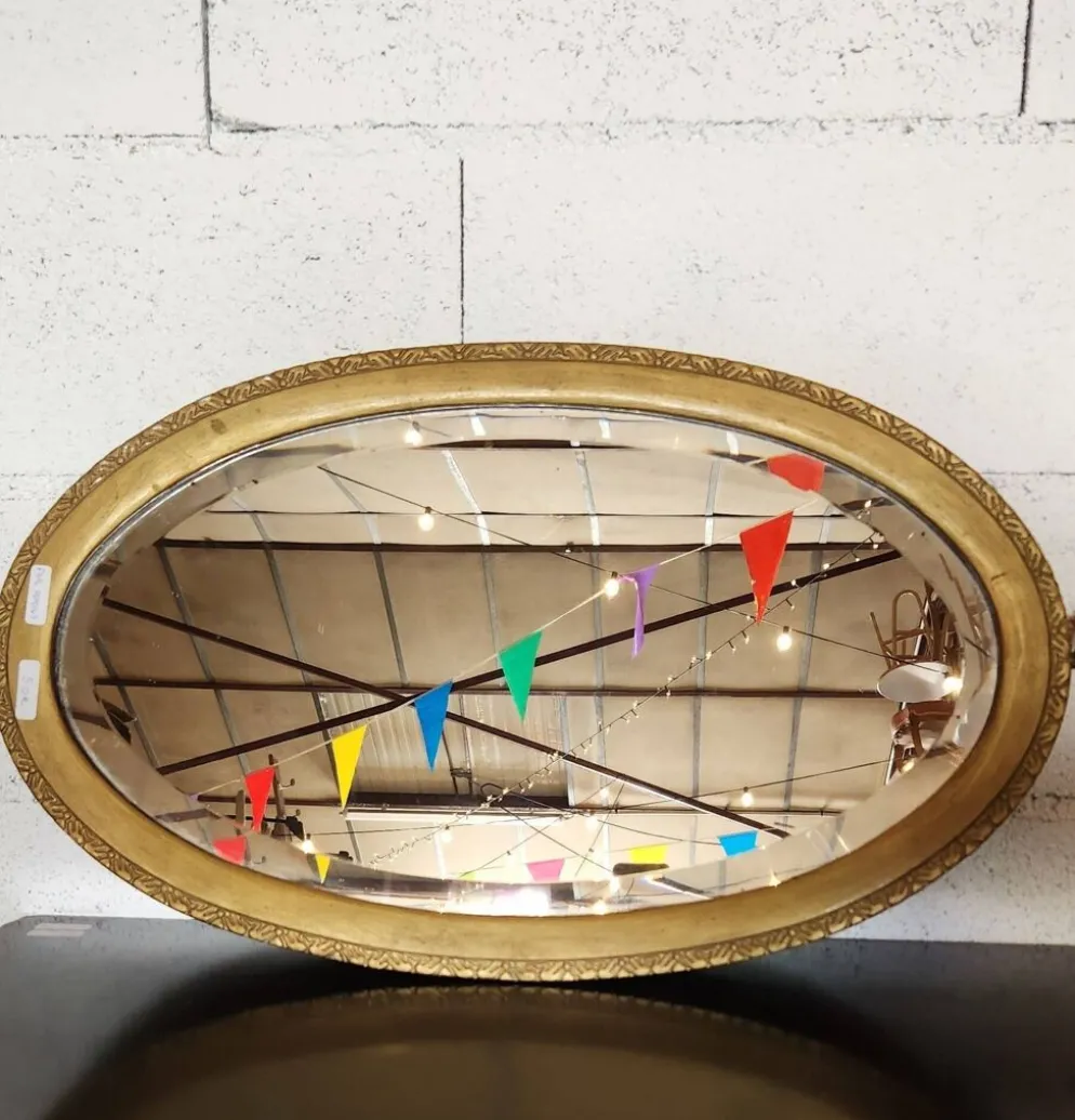 Ancien miroir ovale à parclose dorée ,c verre biseauté
