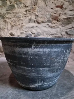 Ancienne auge à laver rustique en terre cuite, Auvergne, XIXe siècle