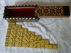 Ancienne Boîte 28 dominos en Marqueterie Syrie Vintage